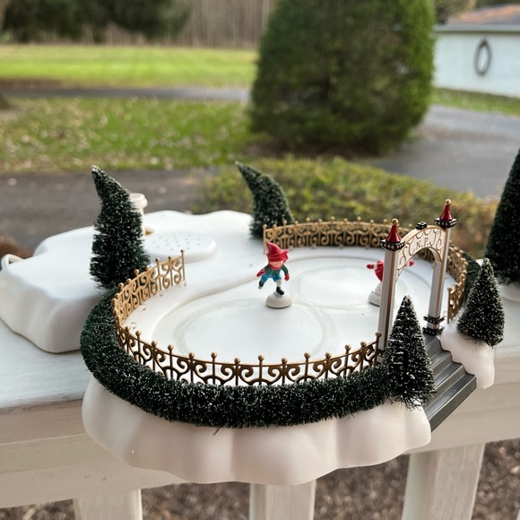 Department 56 Glacier Park Pavilion North Pole Christmas Village Limited Edition - Picture 12 of 14